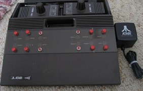 Konsol superlangka Atari 2700. (Istimewa)