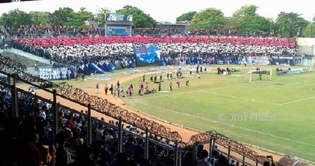 Mosaik yang dibentuk suporter PSIS Semarang saat mendukung Laskar Mahesa Jenar dalam laga lanjutan Grup 4 Liga 2 melawan PSIR Rembang di Stadion Jatidiri, Kota Semarang, Jateng, Sabtu (12/8/2017). (Facebook.com-Yudo Fadhillah)