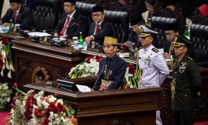 Presiden Joko Widodo menyampaikan pidato kenegaraan saat Sidang Tahunan MPR Tahun 2017 di Kompleks Parlemen, Senayan, Jakarta, Rabu (16/8/2017). Sidang beragendakan penyampaian pidato kenegaraan Presiden Joko Widodo dalam rangka HUT Ke-72 Kemerdekaan Republik Indonesia. (JIBI/Solopos/Antara/M. Agung Rajasa)