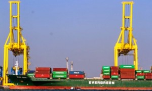 Dinamika kapal barang di Terminal Petikemas (TPK) Tanjung Emas, Semarang, Jateng, Jumat (11/8/2017). (JIBI/Solopos/Antara/Aji Styawan)