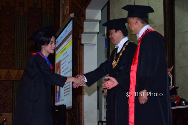 Ilustarsi wisuda undip.