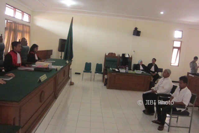 Dua terdakwa penganiayaan peserta diksar Mapala Unisi, M. Wahyudi dan Angga Septiawan, mengikuti sidang di PN Karanganyar, Kamis (14/9/2017). (Ponco Suseno/JIBI/Solopos)