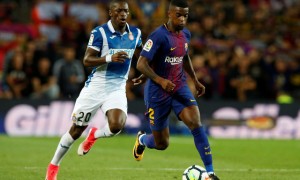 Pemain Barcelona, Nelson Semedo, saat melawan Espanyol (JIBI/REUTERS/Albert Gea)