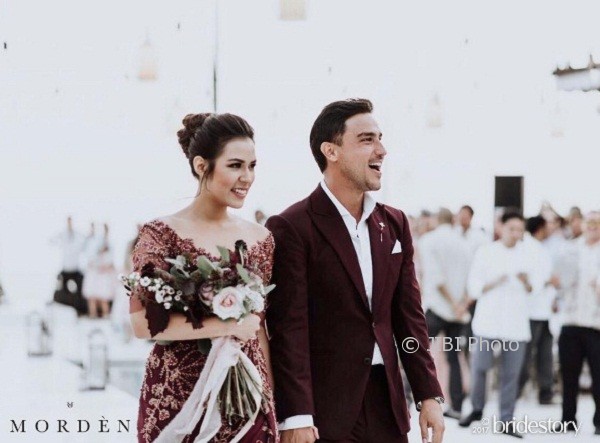 Penampilan Raisa dan Hamish di resepsi kedua (Instagram @thebridestory)