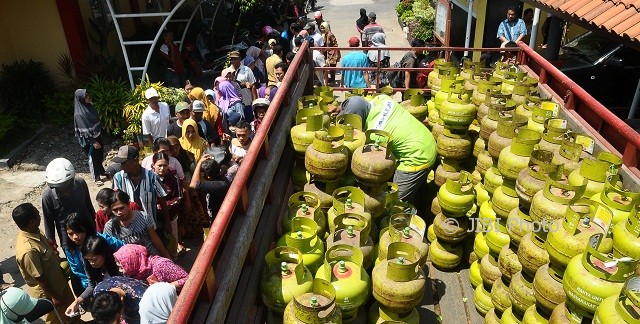 Ilustrasi operasi pasar (OP) elpiji 3 kg. (JIBI/Solopos/Antara/Yusuf Nugroho)