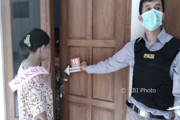 Sebanyak 37 adegan diperagakan dalam rekonstruksi kasus penyimpanan bayi di lemari di Seturan Baru, Condongcatur, Depok, Kamis (28/9/2017). (Sekar Langit Nariswari/JIBI/Harian Jogja)
