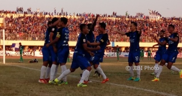 Selebraso PSIS Semarang sesudah menundukkan PSMS Medan pada laga perdana Babak 16 Besar Liga 2 di Stadion Kebondalem, Kendal, Jawa Tengah, Rabu (21/9/2017). (Imam Yuda Saputra/JIBI/Semarangpos.com)