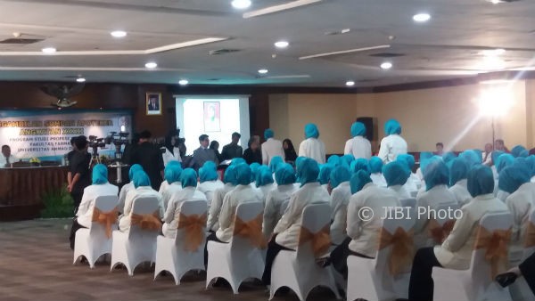 Pelaksanaan sumpah apoteker Prodi Apoteker Fakultas Farmasi UAD, Senin (9/10/2017). (Sunartono/JIBI/Harian Jogja)