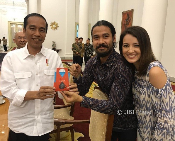 Chicco Jerikho merayakan Hari Kopi Sedunia bersama Presiden Jokowi (Instagram @chicco.jerikho)