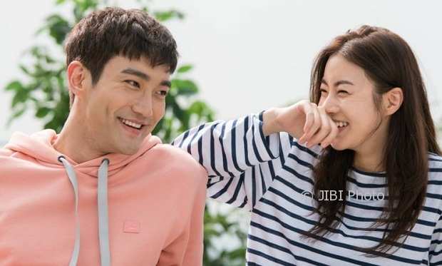 Choi Siwon dan Kang Sora (Soompi)
