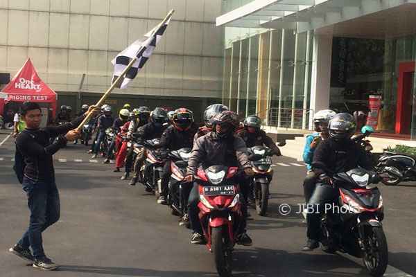 Touring Honda.
