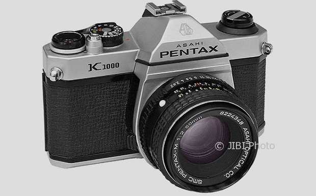 Ilustrasi kamera analog (Cool Material)