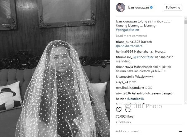 Ivan Gunawan menirukan dandanan tokoh ibu di Pengabdi Setan (Instagram @ivan_gunawan)