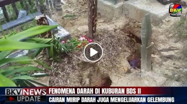 Kuburan longsor mengeluarkan cairan merah mirip darah (Facebook)