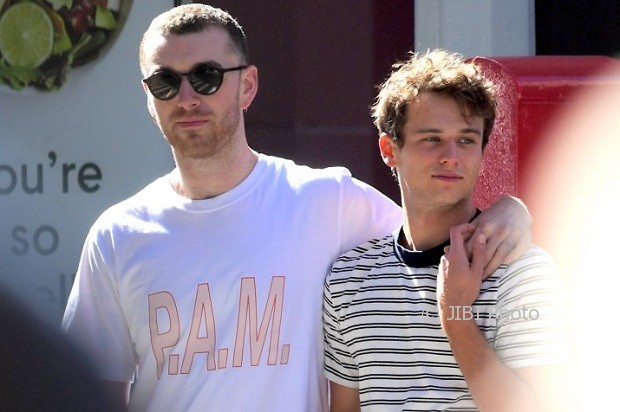 **NO WEB USEAGE UNTIL 4pm PST TUESDAY OCT 3RD** Sam Smith Kisses New Boyfriend, Brandon Flynn, Star of Netflix Show 13 Reasons Why . The pair enjoyed Lunch in the West Village, before Sharing a Kiss and Walking around holding hands. Flynn just came out as Gay 2 Weeks ago with an Instagram statement .