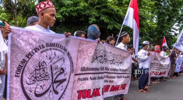 Pengunjuk rasa dari sejumlah ormas Islam Jawa Tengah menggelar aksi Bela Islam dan NKRI Anti Syiah di Jl. Kelud Raya, Kota Semarang, Jateng, Minggu (1/10/2017). (JIBI/Solopos/Antara/Aji Styawan)