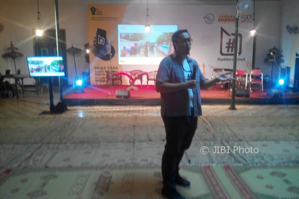 Corporate Communications Indosat Ooredo, Adrian Prasanto saat memberikan sambutan pada kopdar yang digelar di Angkringan JAC, Kamis (5/10/2017). (I Ketut Sawitra Mustika/JIBI/Harian Jogja)
