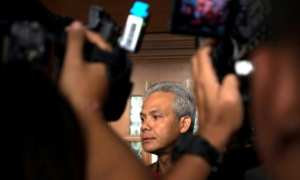 Gubernur Jawa Tengah Ganjar Pranowo menjawab pertanyaan wartawan seusai memberi kesaksian dalam sidang kasus korupsi e-KTP di Pengadilan Tipikor, Jakarta, Jumat (13/10/2017). (JIBI/Solopos/Antara/Rosa Panggabean)