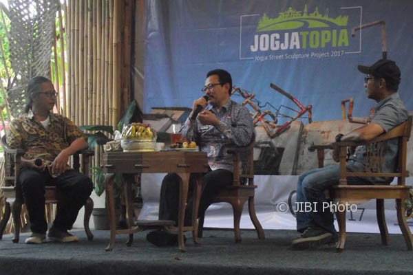 Wakil Walikota Jogja Heroe Purwadi berbicara dalam dialog usai pembukaan Jogja Street Sculpture di boulevard Kota Baru, Selasa (3/10/2017). (Amalia Anggraini/JIBI/Harian Jogja)