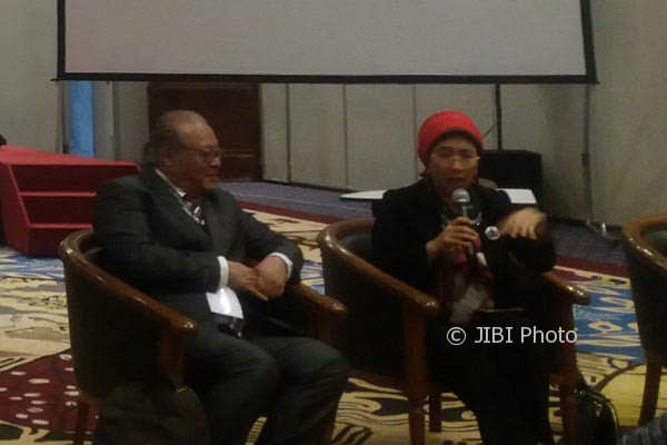 Ketua Materials Research Society- Indonesia (MRS-INA) Prof. Evvy Kartini (kanan) saat memberikan keterangan dalam konferensi, Senin (9/10/2017). (Sunartono/JIBI/Harian Jogja)
