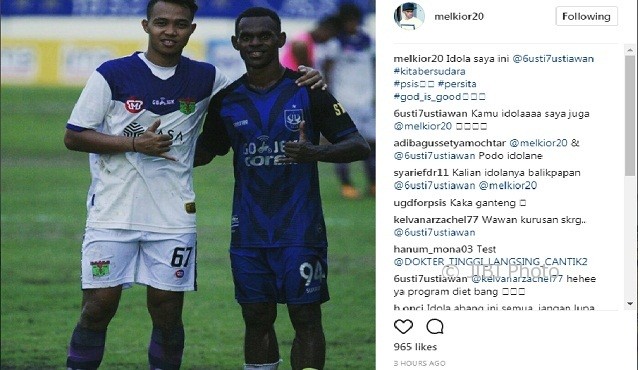 Melcior Leideker Majefat (kanan) bersama I Gusti Rustiwan (kiri) seusai pertandingan Babak 16 Besar Liga 2 antara PSIS Semarang dan Persita Tangerang di Stadion Citarum, Kota Semarang, Jateng, Selasa (3/10/2017) lalu. (Instagram-@melkior20)