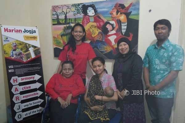 Para pengurus Nalitari berfoto saat berkunjung ke Harian Jogja, Selasa (10/10/2017). (Harian Jogja/ Nina Atmasari)