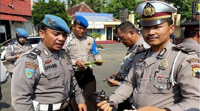 Razia senjata api di Mapolres Kudus, Jateng, Selasa (3/10/2017) pagi. (Instagram-@polreskudus)