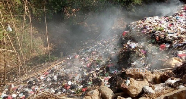 Sampah di sungai Dusun Kiongan, Desa Karangampel, Kecamatan Kaliwungu, Kabupaten Kudus, Jateng. (Facebook.com-Budi)