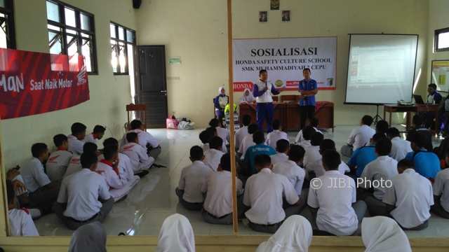 Kampanye Safety Riding Astra Honda Motor di SMK Muhammadiyah 2 Cepu, Selasa (6/3/2018). (Istimewa)
