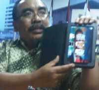 Fotografer miliki 60 frame foto Arifinto nonton video porno