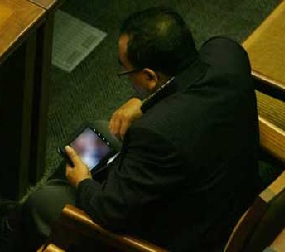 Sidang paripurna, politisi asal PKS kedapatan nonton video porno ...