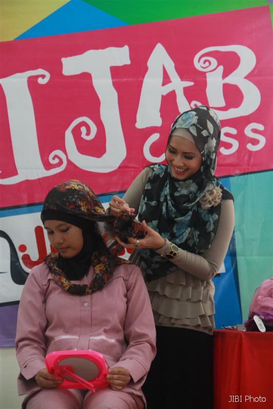 Pakai jilbab juga bisa trendi - Solopos.com | Panduan Informasi dan
