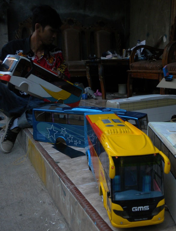Miniatur Bus Dari Hobi Iwan Mengais Rezeki Solopos Com