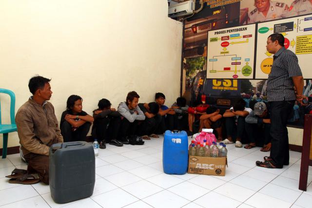 PEMABUK: Teler Berat, Belasan Pemuda Digaruk Polisi