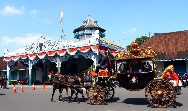 Image result for Kereta kencana Kraton surakarta