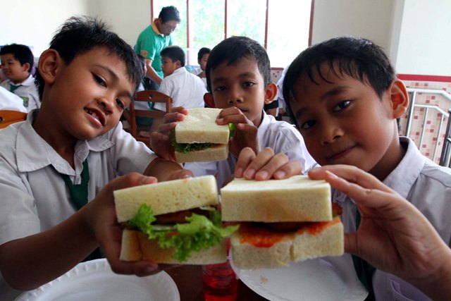 MEMBUAT SANDWICH