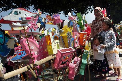BELI LAMPION DI PAKUALAMAN