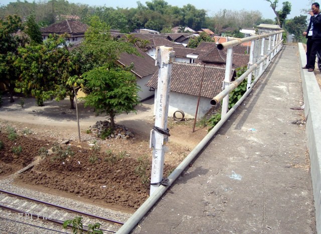 BESI PAGAR PEMBATAS JEMBATAN HILANG