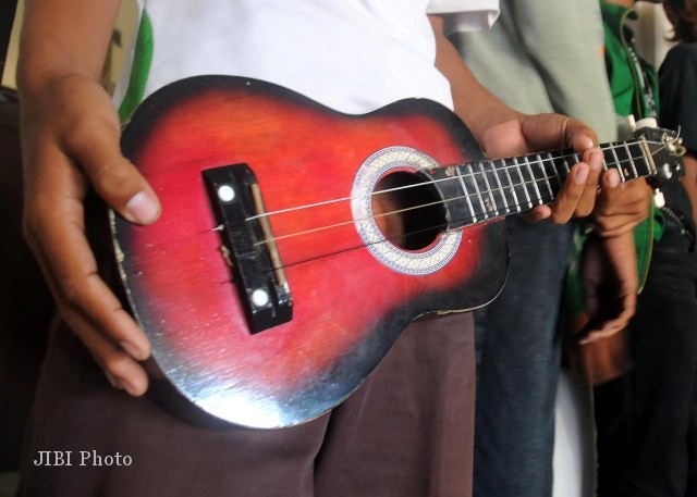 Keren, Musisi Jalanan di Klaten Galang Dana untuk Bangun Ponpes