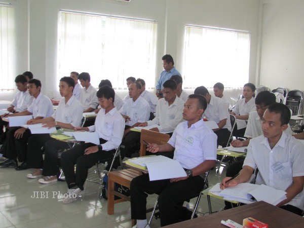 Sebanyak 80 orang mengikuti pelatihan magang ke Jepang di Ruang Pelatihan Technopark Ganesha Sukowati Sragen, Senin (5/11/2012). 23 Orang diantaranya merupakan warga miskin. (Eni Widiastuti/JIBI/SOLOPOS)