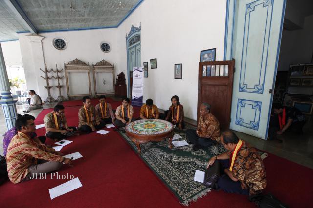 BENDA KUNO KERATON KASUNANAN : Duh, Belasan Naskah Kuno di Keraton Tak Ditemukan