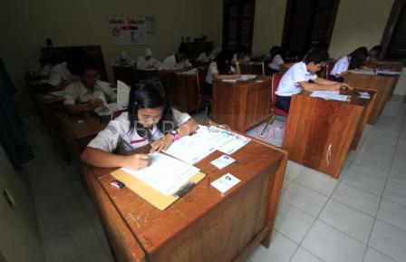 UN SMP 2013 : Siswa Bantul Keluhkan Buruknya Kualitas Kertas Jawaban