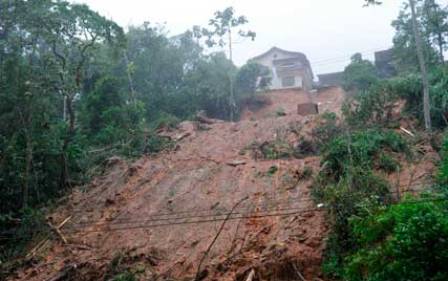 LONGSOR BOGOR : Jumlah Korban Tewas Bertambah