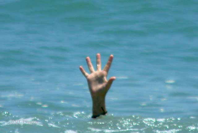 Kronologi Guru Besar UGM Terseret Ombak Pantai Indrayanti