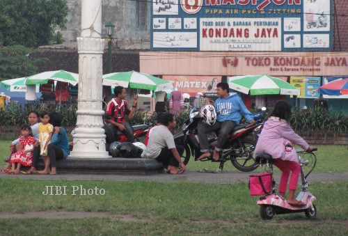 NGABUBURIT DI ALUN-ALUN KLATEN