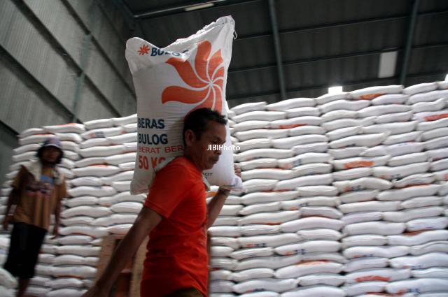 Bulog Kesulitan Salurkan Beras Bila Harus Impor Lagi, Ini Penjelasan Buwas