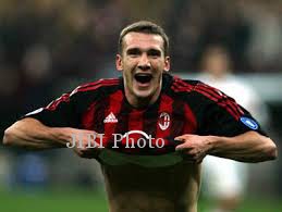 Andriy Shevchenko, legenda AC MIlan sekaligus pemegang rekor transfer terburuk sepanjang masa Liga Premier.