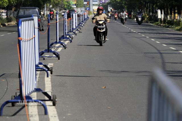 BARIKADE JALAN ADISUCIPTO