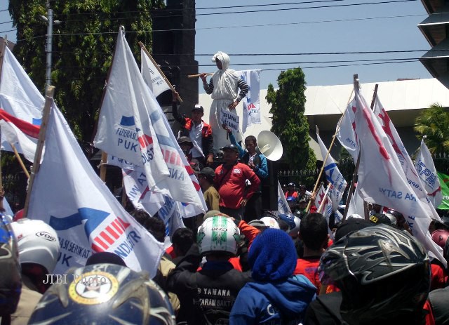 UMK 2014 : Serikat Buruh Hormati Keputusan Wali Kota, Apindo Solo Enggan Berkomentar