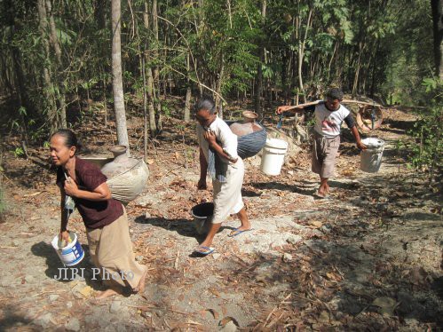 KEKERINGAN KARANGANYAR : Mojogedang Kesulitan Air Bersih